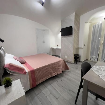 La Casa Della Nonna - Quartierispagnoli เนเปิลส์ ภายนอก รูปภาพ