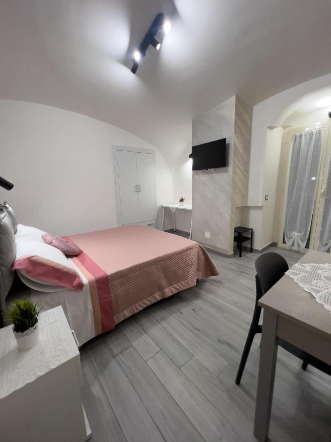 La Casa Della Nonna - Quartierispagnoli เนเปิลส์ ภายนอก รูปภาพ