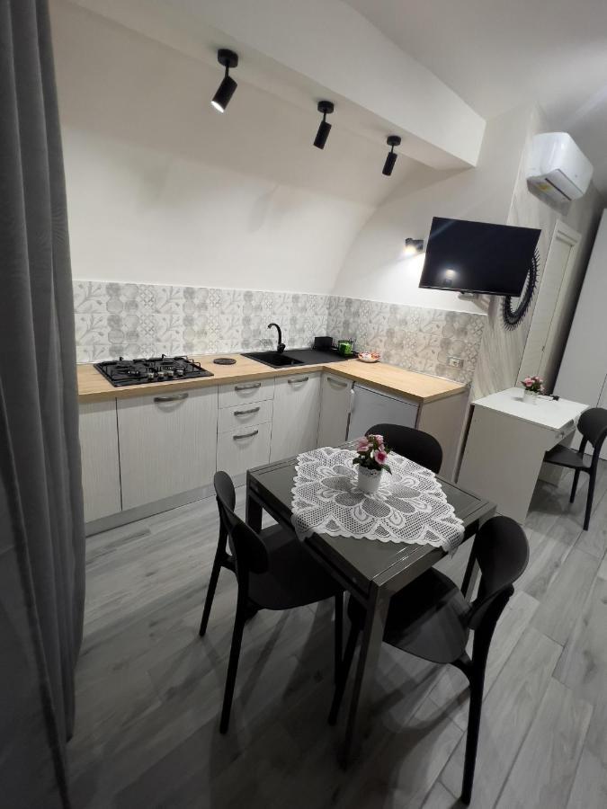 La Casa Della Nonna - Quartierispagnoli เนเปิลส์ ภายนอก รูปภาพ