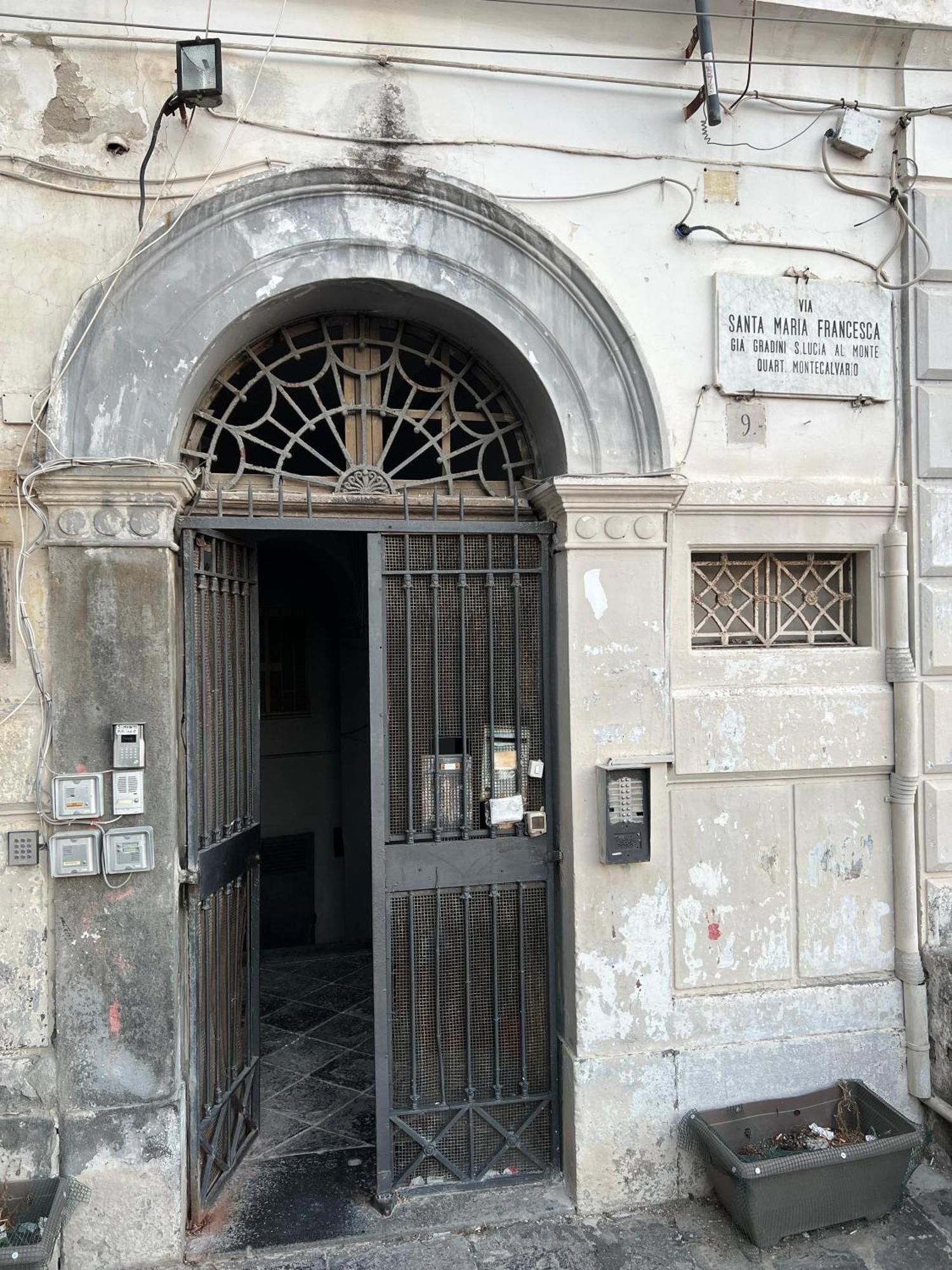 La Casa Della Nonna - Quartierispagnoli เนเปิลส์ ภายนอก รูปภาพ